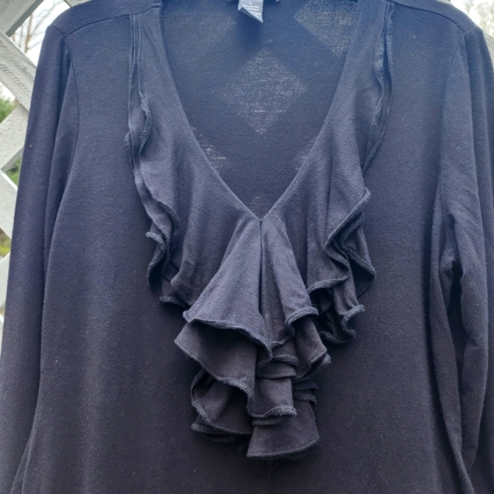 L Ruffle black Romantic top